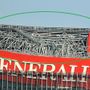 Milano: cede l’insegna delle Generali per il caldo eccezionale. Struttura in sicurezza