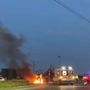 Magenta: tamponamento alla rotonda di via Espinasse, auto prende fuoco