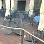Vigevano, sorpreso mentre danneggia i tavolini del dehors della pasticceria Colombo. Arrestato un 27enne