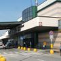 Muore risucchiato dal motore di un aereo in partenza all'aeroporto di Orio, voli dirottati su Malpensa