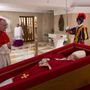 Il feretro di Papa Francesco (foto diffusa sui social dalla sala stampa vaticana)