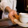 Magentino: consumano nei bar, non pagano e se ne vanno. Allarme tra i commercianti per una coppia di truffatori