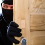 Mortara: forzano la porta d'ingresso di un'abitazione e fuggono con 200 euro in contanti