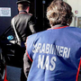 Rivendevano prodotti scaduti con etichette false: indagati quattro imprenditori del novarese