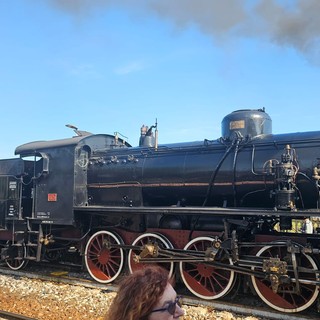 Lomello, folla di visitatori per il &quot;Lomellina Express&quot; alla stazione