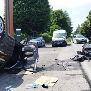 Pavese, scontro tra auto sulla statale 234: una si ribalta, ferite tre persone