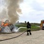 Lomello: auto divorata dalle fiamme, illeso il conducente sul posto i Vigili del fuoco