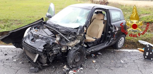 Pavese: scontro tra auto sulla provinciale 32, ferite tre persone