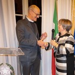 Pavia, il vescovo della diocesi di Vigevano Maurizio Gervasoni insignito dell'onorificenza di Cavaliere della Repubblica Italiana Pavia, il vescovo della diocesi di Vigevano Maurizio Gervasoni insignito dell'onorificenza di Cavaliere della Repubblica Italiana