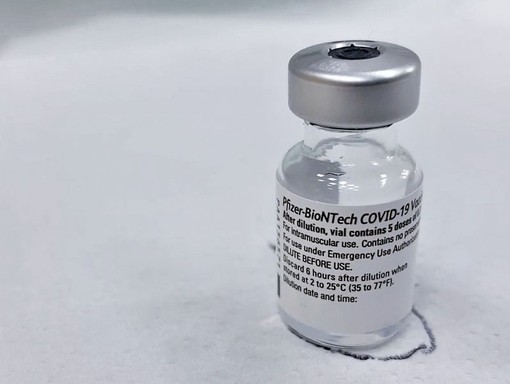 Un milione di italiani vaccinati ma Pfizer rallenta le consegne Un milione di italiani vaccinati ma Pfizer rallenta le consegne