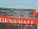 Milano: cede l’insegna delle Generali per il caldo eccezionale. Struttura in sicurezza