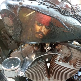 Milano, una Harley Davidson “da pirata” realizzata per Johnny Depp