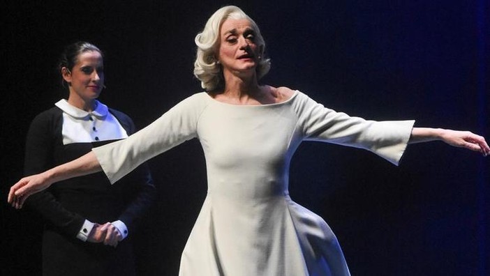 Pavia, giovedì 8 gennaio al teatro Fraschini Drusilla Foer in "Venere Nemica" Pavia, giovedì 8 gennaio al teatro Fraschini Drusilla Foer in "Venere Nemica"