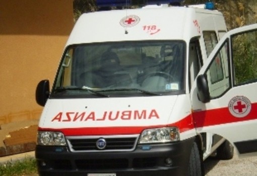Vigevano: scontro fra auto e moto in corso Brodolini, ferito un 65enne