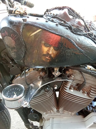 Milano, una Harley Davidson “da pirata” realizzata per Johnny Depp