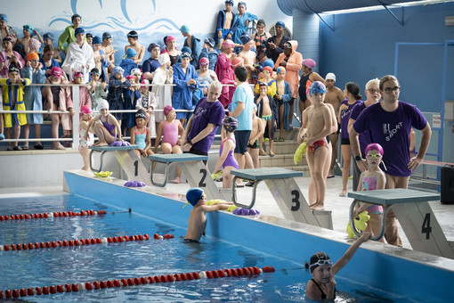 Giovani nuotatori dell'H2sport Vigevano all'annuale gara della scuola nuoto