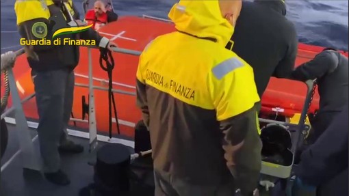 Guardia di Finanza: incendio di un traghetto presso Corfù, unità navali del corpo salvano 243 persone