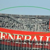 Milano: cede l’insegna delle Generali per il caldo eccezionale. Struttura in sicurezza