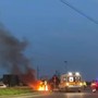 Magenta: tamponamento alla rotonda di via Espinasse, auto prende fuoco