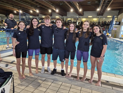 Nella foto: i sette atleti dell’H2Sport finalisti al Meeting di Halloween Nella foto: i sette atleti dell’H2Sport finalisti al Meeting di Halloween