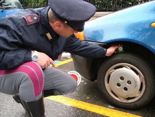 Gomme invernali o catene a bordo: dal 15 novembre scatta l'obbligo Gomme invernali o catene a bordo: dal 15 novembre scatta l'obbligo