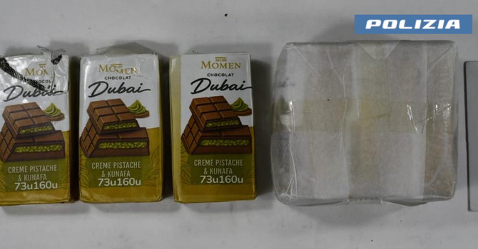 Torrevecchia Pia, 40enne arrestato dalla squadra mobile per detenzione ai fini di spaccio. Sequestrati quasi un chilo di hashish e oltre 13mila euro in contanti