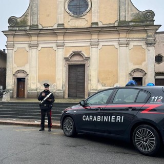 Pieve Porto Morone: rubano nella canonica della chiesa i carabinieri identificano i ladri fuggiti sull'auto del parroco