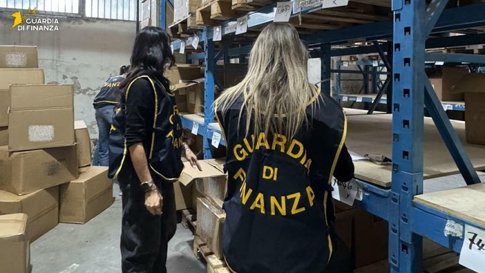 Gdif Milano: sequestrati oltre 190mila articoli per la festa di Halloween non conformi agli standard di sicurezza Gdif Milano: sequestrati oltre 190mila articoli per la festa di Halloween non conformi agli standard di sicurezza
