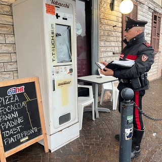 Oltrepò: sorpreso a scassinare distributore di sigarette, 41enne bloccato dai Carabinieri Oltrepò: sorpreso a scassinare distributore di sigarette, 41enne bloccato dai Carabinieri