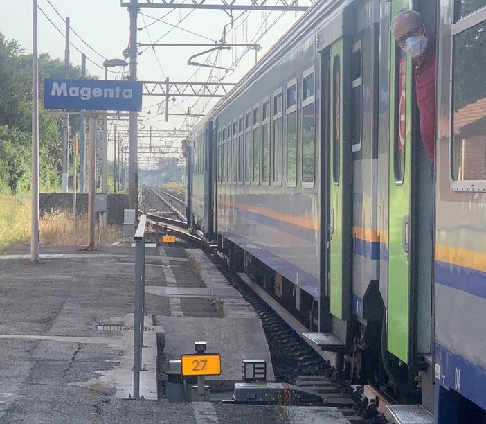 Treno da Milano Centrale a Novara salta la fermata di Magenta e torna in stazione in retromarcia