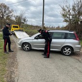 Mezzanino, fugge con l'auto dopo l'alt dei carabinieri: denunciato automobilista 48enne