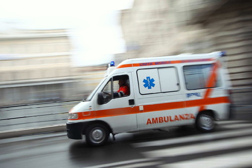 Incidente sulla strada fra Trecate e Novara: giovane perde il controllo dell'auto Incidente sulla strada fra Trecate e Novara: giovane perde il controllo dell'auto