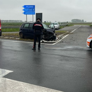 Candia: scontro tra auto sulla provinciale, soccorse quattro persone