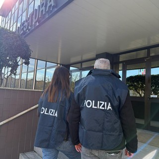 Pavia, tenta il furto al supermercato e spintona la guardia per fuggire: tre persone deferite dalla Polizia di Stato per rapina impropria
