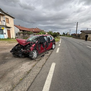 Valle: camion carico di fanghi si scontra con un'auto, illesi i conducenti