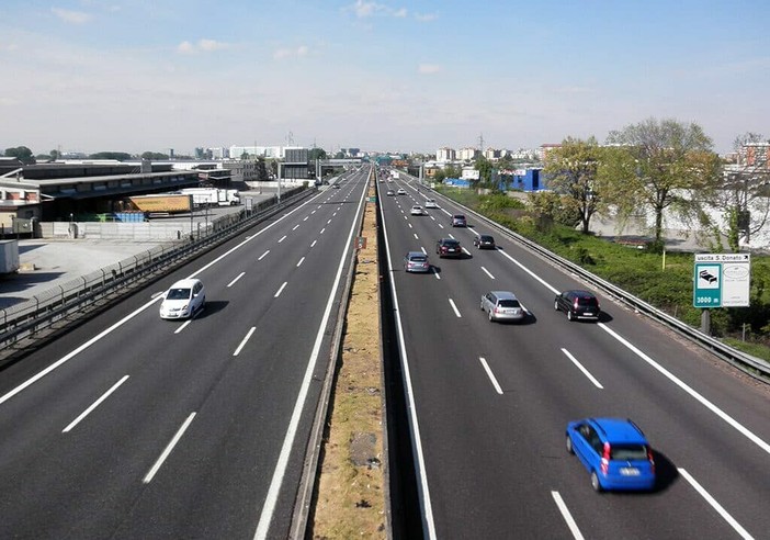 Nuovo Codice Strada: calano le multe, aumenta la velocità (in autostrada) Nuovo Codice Strada: calano le multe, aumenta la velocità (in autostrada)