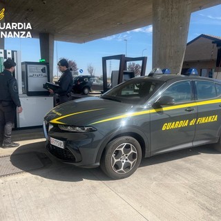 Gdf Pavia, controlli a tappeto sul rispetto dei prezzi da parte dei distributori di carburante: scoperte 14 irregolarità