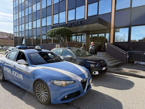 Pavia, la Polizia di Stato ferma un uomo con una videocamera del valore di 500 euro dopo un inseguimento in bicicletta. Denunciato per ricettazione