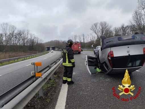 San Martino Siccomario, si ribalta con l'auto nella tangenziale: ferita una 36enne