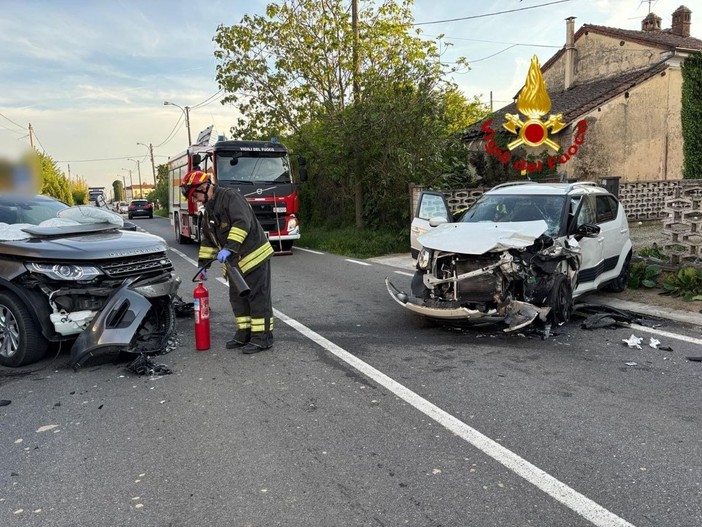 Valle, scontro tra auto e suv sulla provinciale 494: uno dei due feriti trasportato con l'elisoccorso ad Alessandria