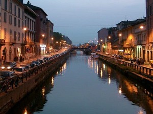 Si scontra con un’auto lungo il Naviglio Pavese, morto motociclista di 37 anni