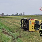 Cassolnovo: scuolabus esce di strada sulla via del ritorno, soccorsi i 9 bambini a bordo