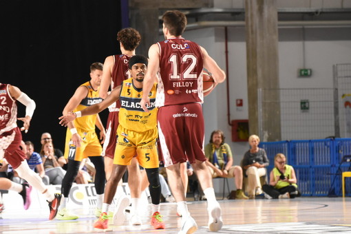 Basket serie A2 playout: tesserato nel parterre istiga la tifoseria di Vigevano, Libertas Livorno nuovamente sanzionata dal giudice sportivo. E arriva la squalifica del campo anche per gara 1