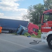 Pavese, schianto sulla statale 412 tra un tir e due auto