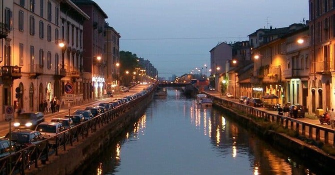 Si scontra con un’auto lungo il Naviglio Pavese, morto motociclista di 37 anni