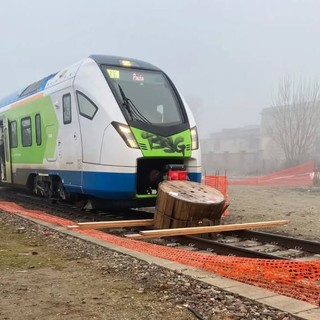 Bobina sui binari della Vercelli-Pavia-Torre Beretti, treni bloccati per alcune ore Bobina sui binari della Vercelli-Pavia-Torre Beretti, treni bloccati per alcune ore