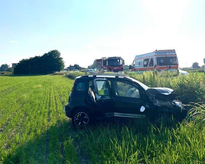 Garlasco: scontro auto-furgone sulla provinciale 185, ferite tre persone
