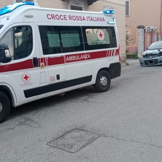 Vigevano: scontro auto-moto in via San Giovanni, soccorso un 27enne