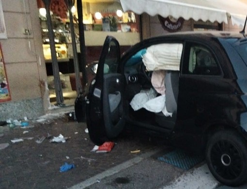 Gravellona Lomellina, falcia due persone con l’auto fuori da un bar: 41enne arrestato dai carabinieri per tentato omicidio
