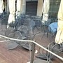 Vigevano, sorpreso mentre danneggia i tavolini del dehors della pasticceria Colombo. Arrestato un 27enne